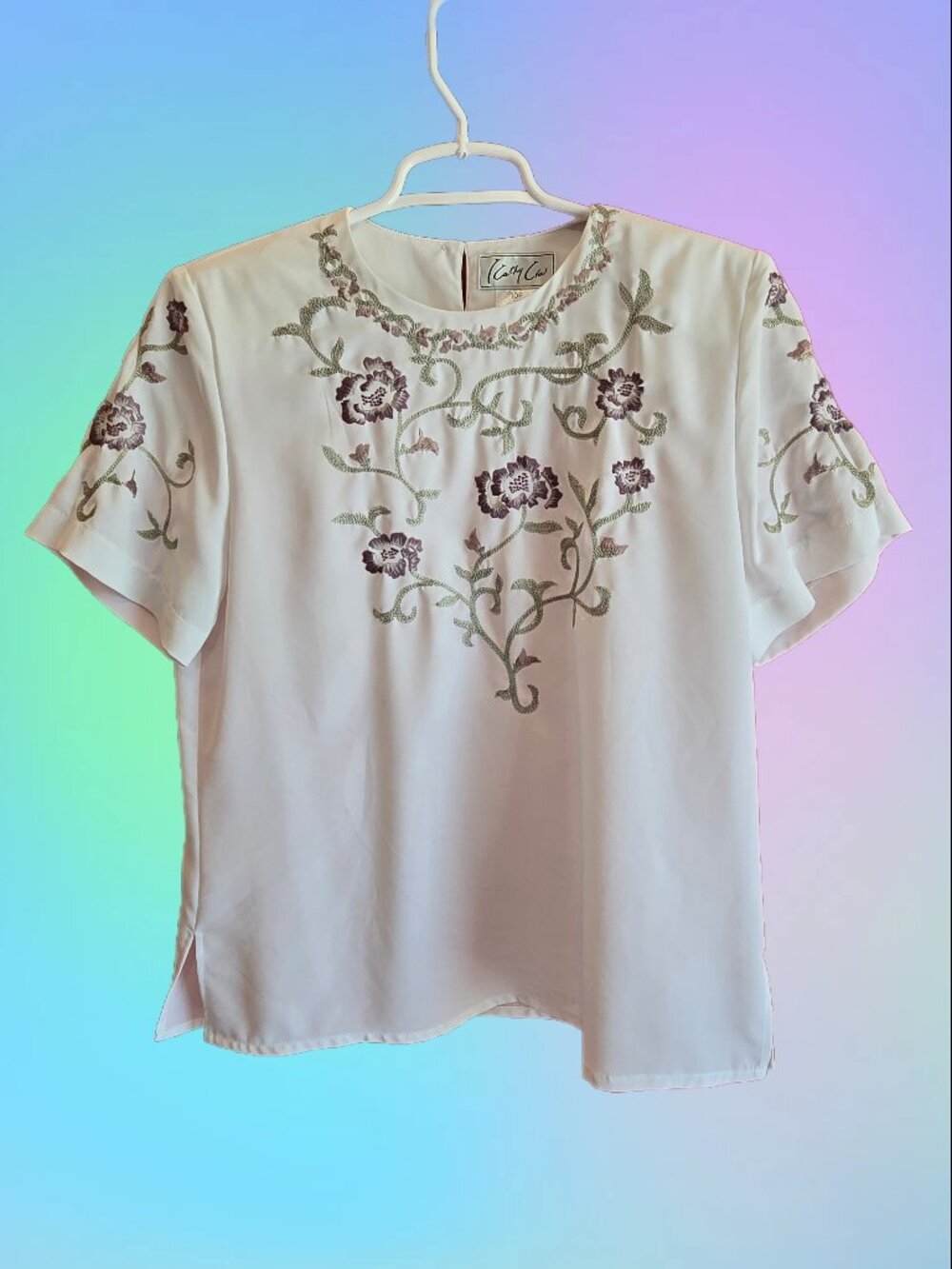 Kathy Che Women's 10P Short-Sleeve White Silky Embroidered Floral Blouse Top